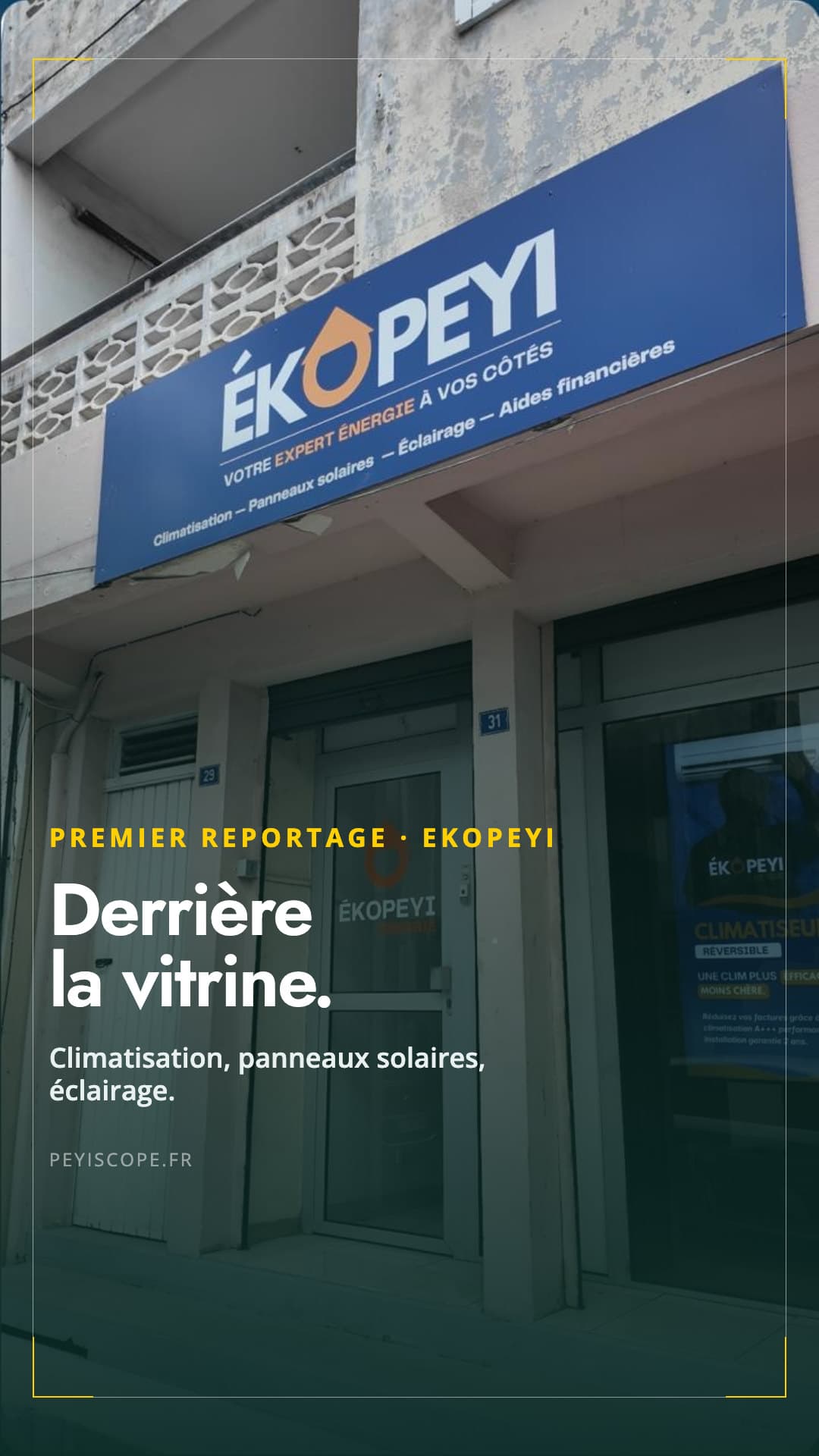 Couverture du reportage : la devanture d'EKOPEYI à Sainte-Marie, son enseigne bleue « Votre expert énergie à vos côtés » au-dessus des portes vitrées. Titre : « Derrière la vitrine ».